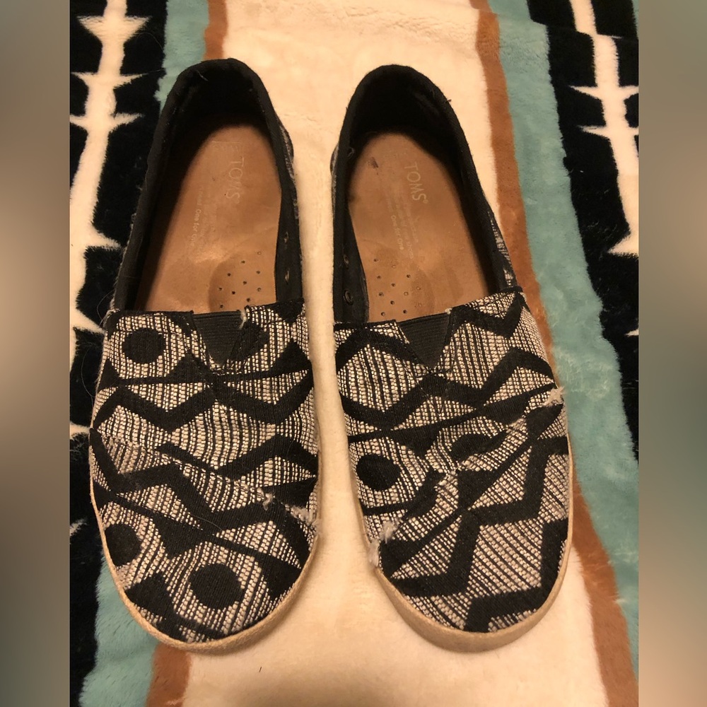 Toms size 8.5 women’s shoes